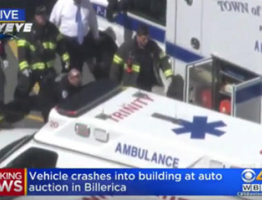 ΕΚΤΑΚΤΟ: Oχημα έπεσε πάνω σε πλήθος κοντά στη Βοστόνη - 3 νεκροί και 11 τραυματίες! (φωτό, βίντεο)